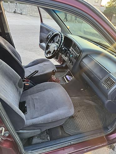 Volkswagen: Volkswagen Vento: 1993 г., 1.8 л, Механика, Бензин, Седан — 7