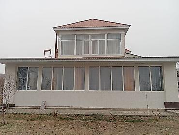 Продажа коттеджей и домов: 🔥 Шашылыш сатылат! 🔥 Эки кабаттуу, кең жана ыңгайлуу үй сатылат. Үйдө — 3