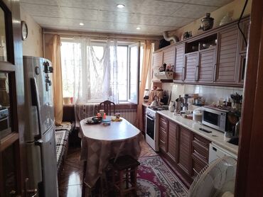 Uzunmüddətli kirayə mənzillər: Binanın 5-ci mərtəbəsində yerləşən bu 3 otaqlı mənzil şəhər mərkəzində -da lalafo.az — 14 Uzunmüddətli kirayə mənzillər: Binanın 5-ci mərtəbəsində yerləşən bu 3 otaqlı mənzil şəhər mərkəzində — 14