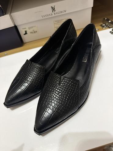 туфли из кожи питона: Qadın loafer ayaqqabısı – qara, timsah fakturalı dəri dizaynı - — 2