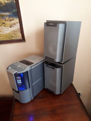 Zvučnici i stereo sistemi: Samsung linija kao nova, odlicno ocuvana. Poseduje autoriverzni — 10