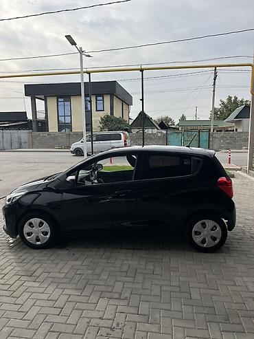 byd qin plus dm i: Chevrolet Spark: 2018 г., 1 л, Вариатор, Бензин, Хэтчбэк — 2