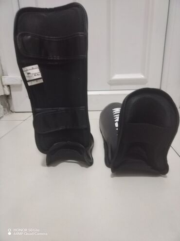 Borilački sportovi: Venum boxing kit includes 14 oz black boxing gloves with gold and — 10