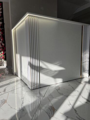 Стойки ресепшн: Столы ресепшен Администраторский стол Кассовый стол Занимаемся — 30