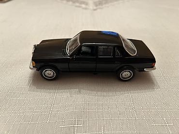 lego oyuncaq: Kolleksiya üçün model avtomobil – Mercedes-Benz W123 (sedan), qara — 2