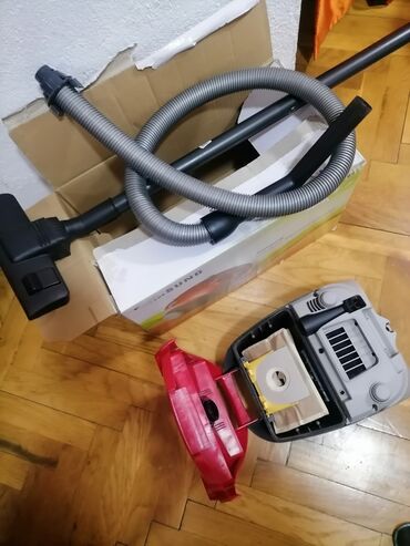 Klasični usisivači: Usisivač Samsung 1600w na kesu Ispravan dobar Baš dobar. U svojoj — 10