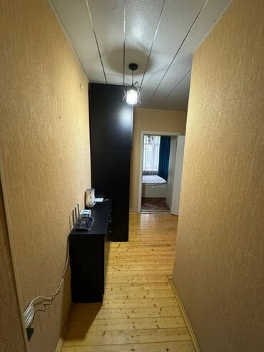 Uzunmüddətli kirayə mənzillər: Nərimanov rayonu, Azadlıq prospektində, köhnə tikili, 5 mərtəbəli — 8