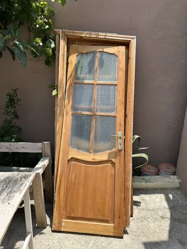 qapi mdf: Salam 2 ədəd qapı satılır hündürlük 220cm eni biri 80 cm diğəri 70 cm