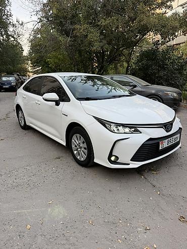 8: Toyota Corolla: 2021 г., 1.8 л, Вариатор, Гибрид, Седан — 3