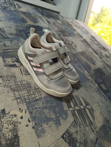 metro obuca нови пазар – слике: Adidas, Veličina - 25