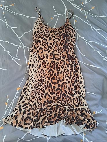 leopard: Leopard printli, nazik çiyin qayışlı qadın donu. Bu donun alt hissəsi — 1