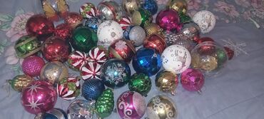 Yeni il oyuncaqları və bəzəkləri: Yeni il yolkası təzədir çox gözəldir.Bütün oyuncaqlar üzərində — 11