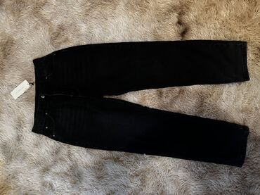 gün eynekleri: Məhsul: Trendyol qara rəngli cins şalvar.Heç istifadə olunmayıb. -