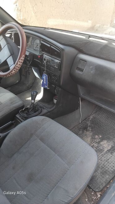 купить машину недорого: Volkswagen Passat: 1989 г., 1.8 л, Механика, Бензин, Седан