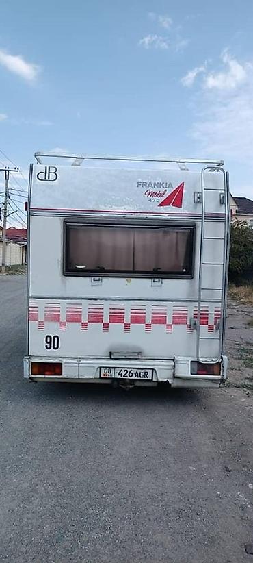 переносные дома: ДОМ НА КОЛЁСАХ Frankia Mobil 470 - Планировка: передняя надкабинная — 1
