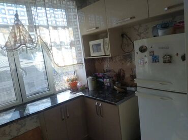 азия молл квартира: 2 комнаты, 50 м², Сталинка, 3 этаж