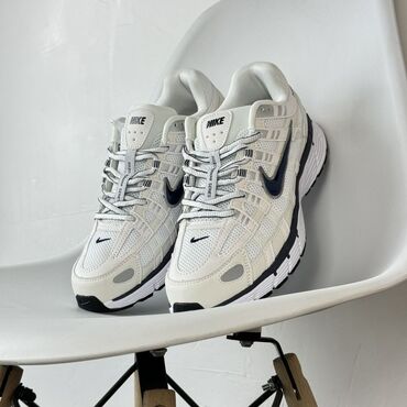 брендовые спортивные костюмы женские турция: Кроссовки Nike P-6000 выполнены в белом цвете с черными и серыми