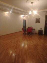 Uzunmüddətli kirayə mənzillər: Şəhərin mərkəzində 3otaqlı mənzil icarəyə verilir.İşığı suyu — 2