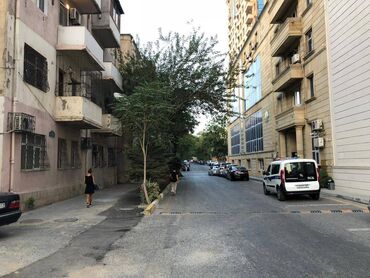 Digər kommersiya daşınmaz əmlakı: 28 may metrosuna yaxin amerika sefirliyine yaxin yerləşən 4 otaqli — 7