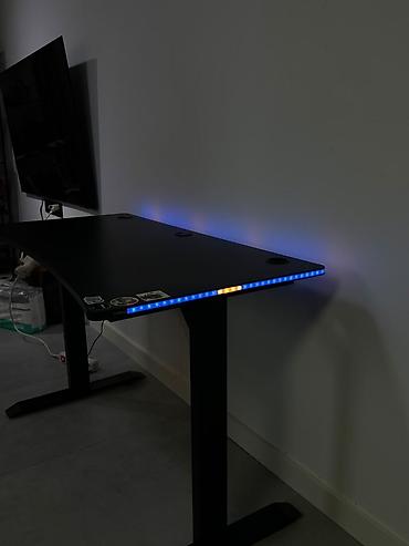 gaming monitor: HALDUM Legend RGB oyun masası - Geniş, rahat iş səthi: karbon lif — 2