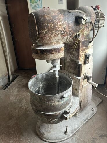 кафе ош: Промышленный тестомес (планетарного типа) Работает на отлично,в