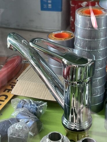 слайсер для нарезки: Однорычажный кран (смесительный вентиль) для умывальника/мойки. -