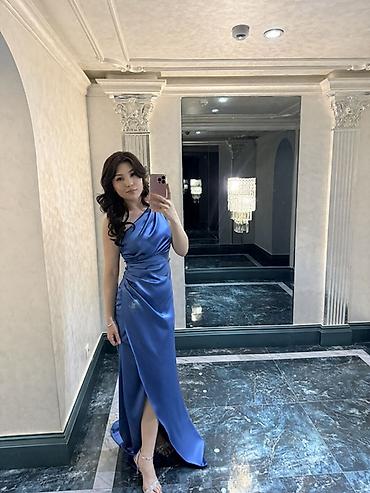 stud 5000: ✨ Продаю красивое вечернее платье в насыщенном синем оттенке 💙 — 3