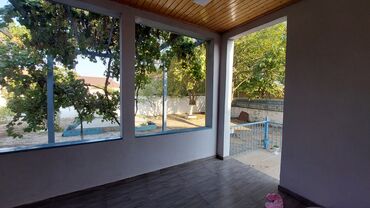 Bağ evlərinin kirayəsi: 97 kv. m, 2 otaqlı, Hovuzsuz, Kombi, Qaz, İşıq
