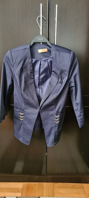 nova jakna l: Ženski kostim, tamno plavi sako sa elegantnim detaljima i odgovarajuća