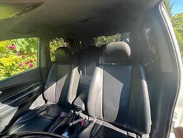 car kendi: Hyundai Tucson – ağ rəngli, şəhər və uzun yola uyğun kompakt — 1