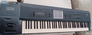 купить бу гитару: Sintezator, Korg, İşlənmiş, Ünvandan götürmə