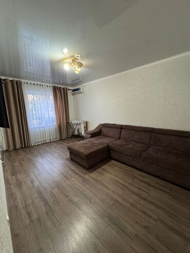 продаю связи с переездом: 2 комнаты, 54 м², 105 серия, 1 этаж, Дизайнерский ремонт