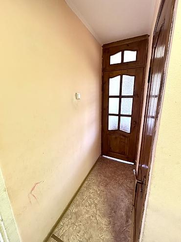 90000: 3 комнаты, 58 м², 8 мкр 104 серия, 4 этаж, Требуется ремонт — 2