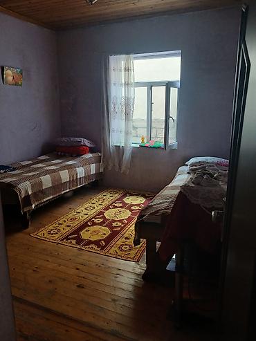 yeni gunesli kiraye evler heyet: 2 otaqlı həyət evi - Plan: 2 ayrı yataq otağı/otaq, zal, mətbəx və — 4