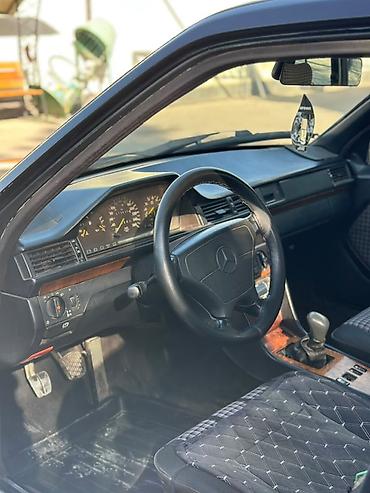 е36 e36: Mercedes-Benz W124: 1993 г., 3.2 л, Механика, Бензин, Седан — 8
