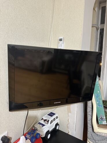 ekran təmiri: 2 ed Samsung 82 ekran kranshteynlerde ustunde verilir. Hec bir