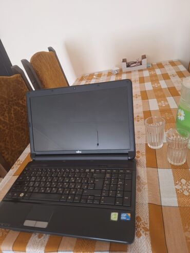irshad electronics notebook: Fujitsu Lifebook Notebook satilir. İntel Core i5-dir. çanta üstündə