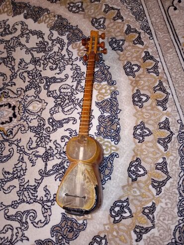Pianolar: Məhsul: Tar Təsvir: - Azərbaycan milli simli musiqi aləti – tar. -