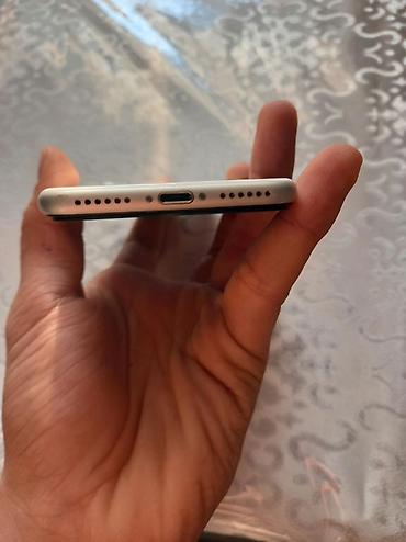 iphone 6 satiram tecili: IPhone SE 2020, 64 GB, Ağ, Barmaq izi, Simsiz şarj — 1