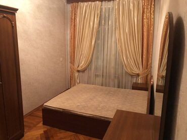 Uzunmüddətli kirayə mənzillər: Bayılda 163 nömrəli məktəbin yanında,4/2-si təmirli,2 otaqlı, Əşyaları — 2