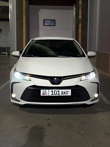 Toyota: Toyota Corolla: 2021 г., 1.8 л, Вариатор, Гибрид, Седан — 2