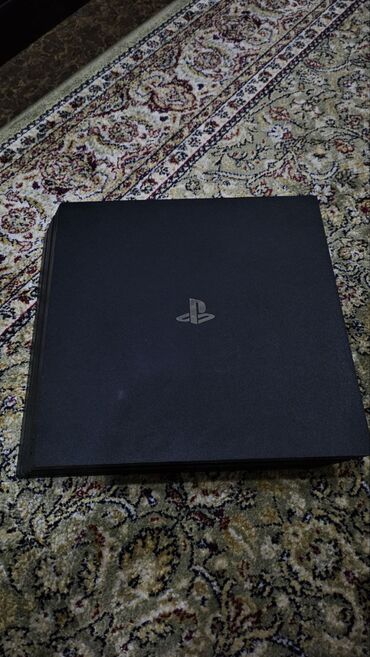 sony playstation 4 цена в бишкеке: PS4PRO 1tb в идеальном состоянии и в коробке. В комплекте два