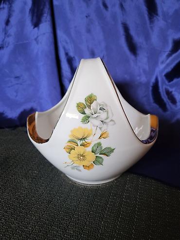 Ostali antikviteti: Korpa Jugoporcelan Titov Veles iz 70ih.god. Korpa je perfektna,sve na — 5