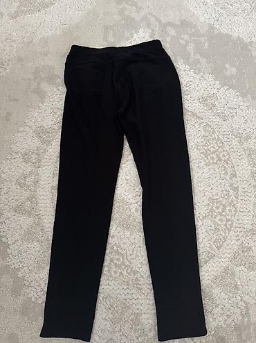 koncane pantalone: Helanka pantalone pune elastina.Sa dzepovima napred i pozadi.Pamuk — 4