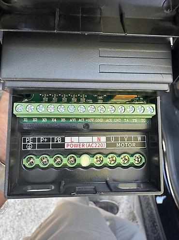 inverter: İnvertor 2,2 kwnol faza ile işleyir,yəni 220 volta qoşursan 3 faza — 3