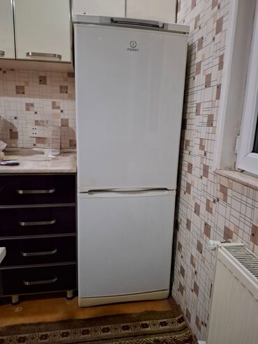 kredit soyuducu: İşlənmiş 2 qapılı Indesit Soyuducu Satılır, rəng - Ağ, Dispenserli