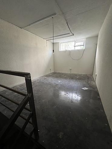 real estate: Сдаю цокольное помещение 35 квадратных метров. Без ремонта. Адрес — 5