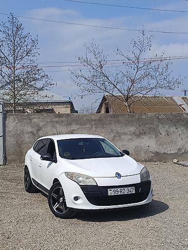 t 25 traktor satisi: Renault Megane (universall/kombi), ağ rəng. Xüsusiyyətlər: - Kuzov: 5 — 1