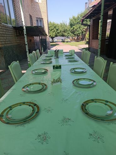 Отели и хостелы: Сдаю дом в аренду. С бассейном в Бишкеке. есть 5 номеров с душевом, и — 21