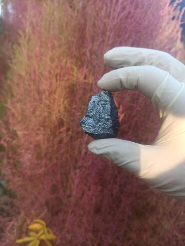 Digər kolleksiyalar: 💎 Təbii Terahertz (Silisyum) daşı😍 Qiymət👉🏻 ölçüsünə görə dəyişir ( 15 — 14